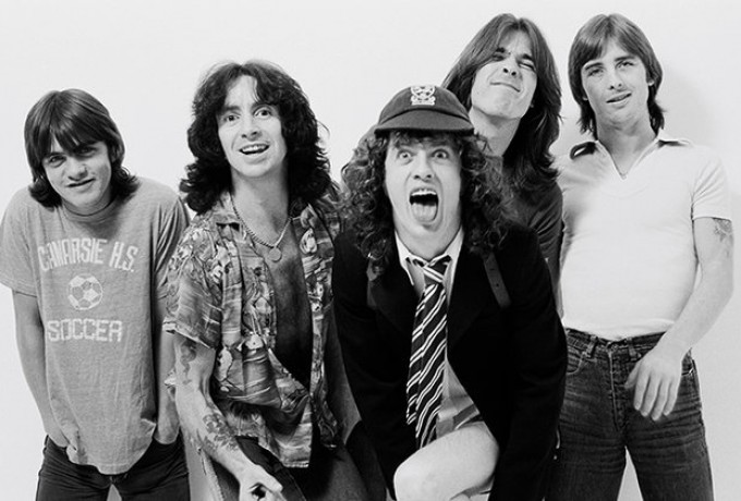 acdc-posed-in-a-studio-in-london-in-august-1979-billboard-650