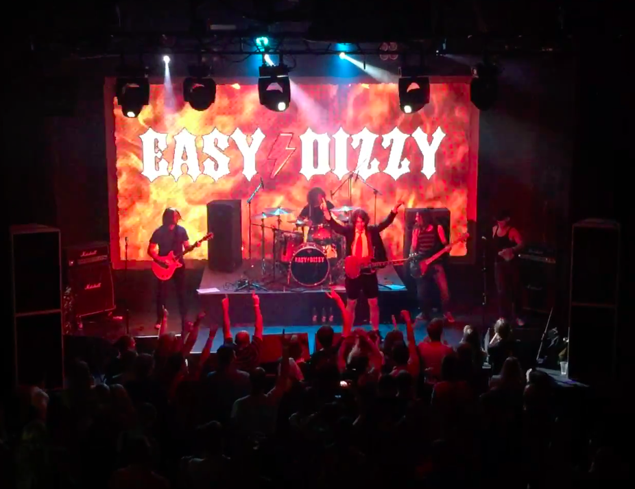 Easy dizzy. Выступление AC DC В Москве. Клуб ИЗИ концерты. Музыкальный концерт easy Dizzy. Концерт ИЗИ В Екатеринбурге.